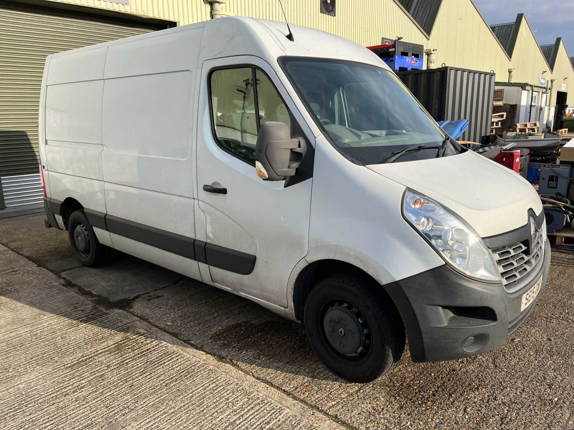 Renault Master MM35 Business 2.3DCi panel van; Date of Registration: 30.06.2015; 125,175 recorded