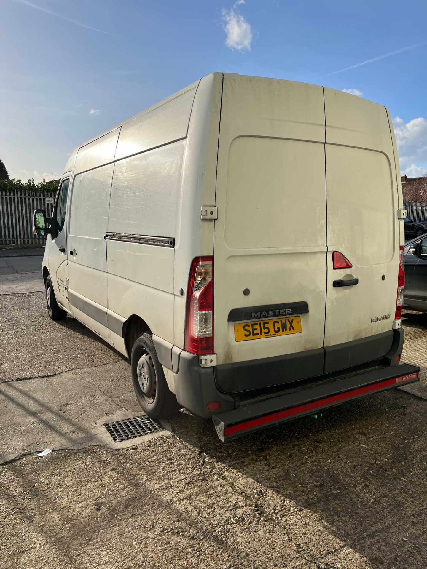 Renault Master MM35 Business 2.3DCi panel van; Date of Registration: 30.06.2015; 125,175 recorded - Image 2 of 10