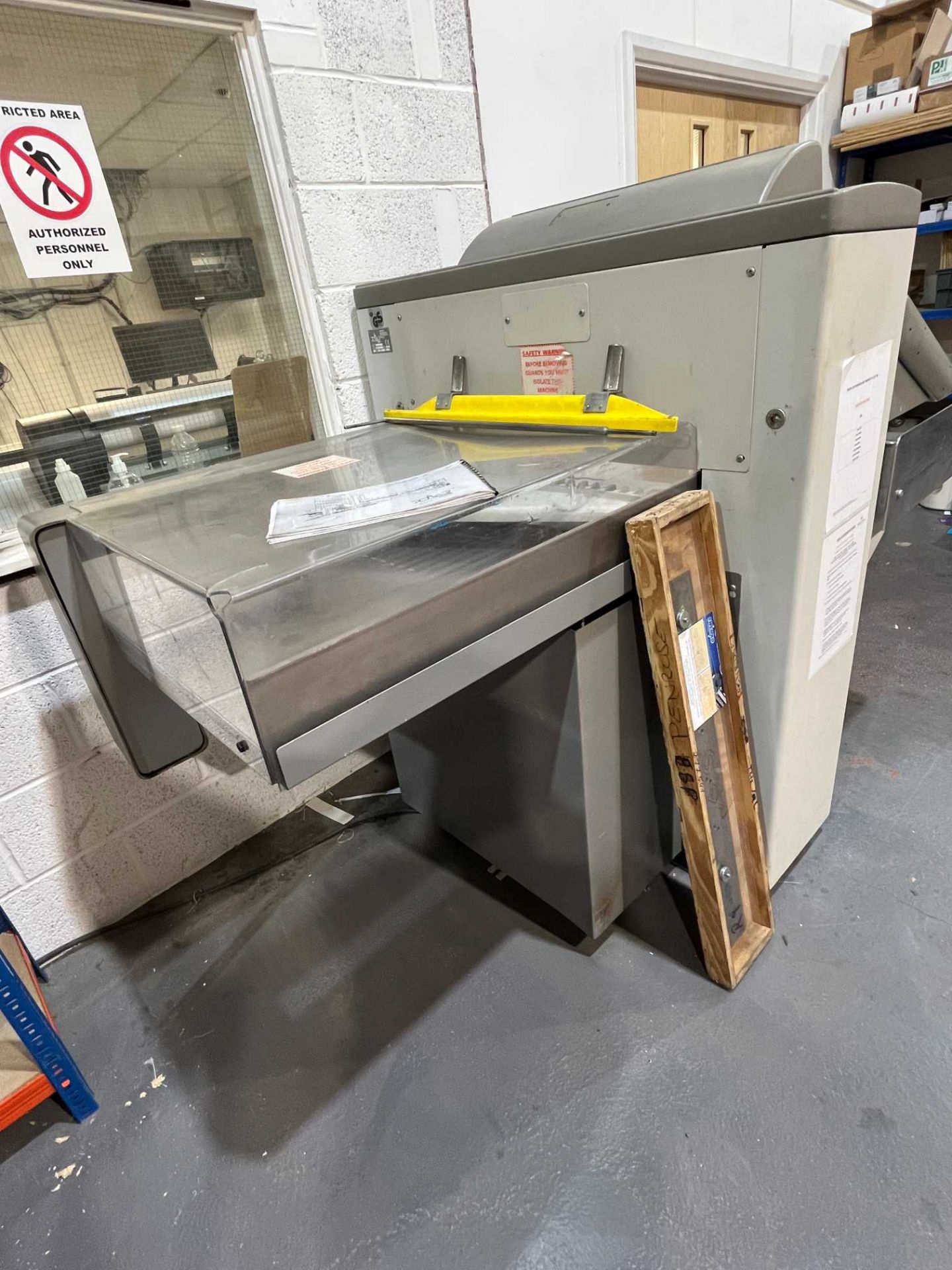 Polar MOHR 66 660mm paper guillotine (with spare blades); Serial No: 71H1011 (2000) - Image 5 of 8