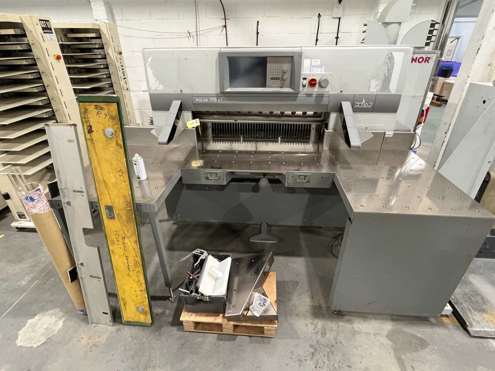 Polar 155 XT 115mm guillotine; Serial No: 7431643 (2004) with spare blade - Image 3 of 8