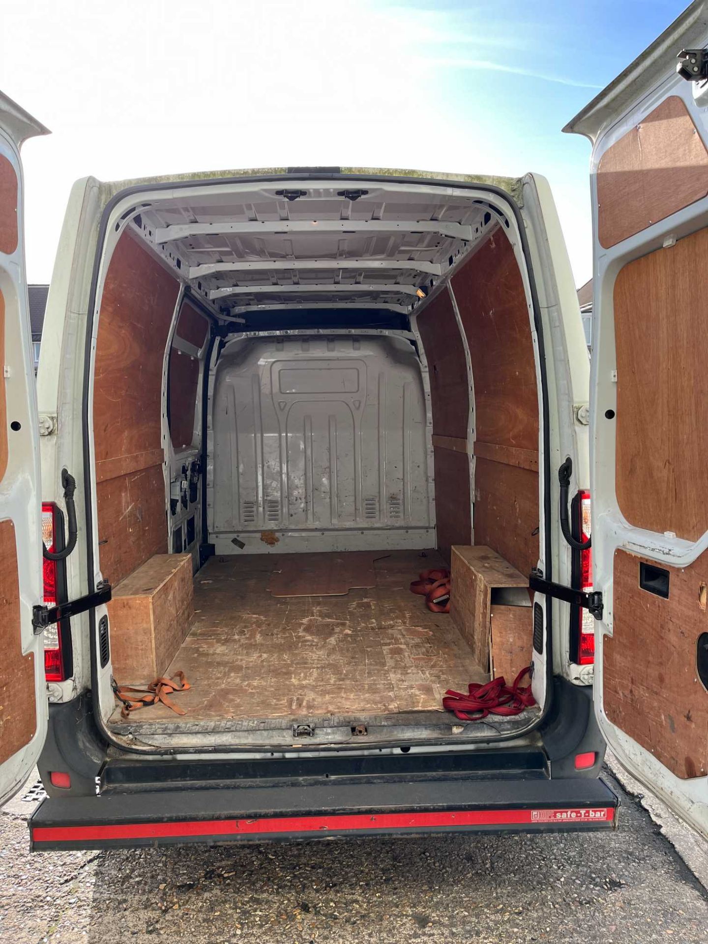 Renault Master MM35 Business 2.3DCi panel van; Date of Registration: 30.06.2015; 125,175 recorded - Image 6 of 10