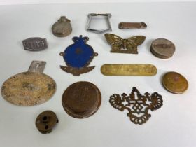 Collection of various vintage car related vehicle bits and bobs to include 3 badge backing plates, 2