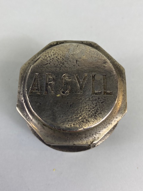 Vintage Car Motor Vehicle threaded brass hub cap relating to Argyll motors, approximately 5.5cm - Image 2 of 4