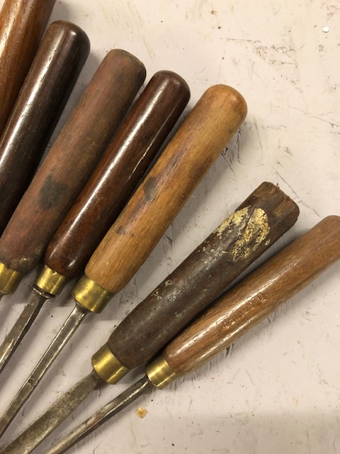 Woodworking collection of wooden handled carving chisels - Image 4 of 7