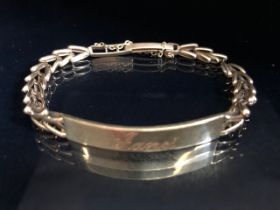9ct Gold bracelet and engraved bar A/F and approx 12.6g