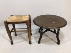 Antique furniture, Victorian Chinoiserie round top occasional table on 4 turned and carved legs