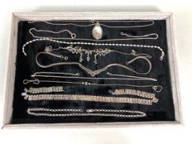 Good collection of silver and silver coloured necklaces and contemporary jewellery (9)