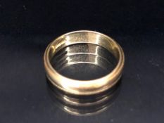 !8ct yellow gold wedding band with knurled edges approximately 3.93g size L1/2