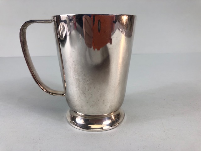 Silver Plate by Walker and Hall comprising of two slim line mugs approximately 9.5cm high, tankard - Image 15 of 17