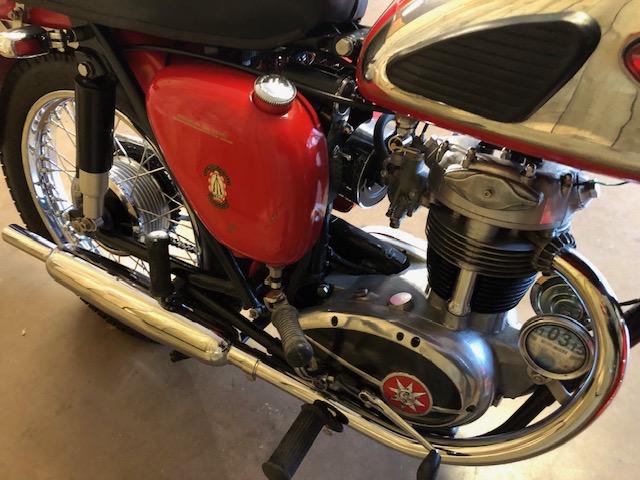 Motorcycle: Vintage motorbike, a BSA 250cc black and red example, first registered in July 1960. - Image 7 of 18