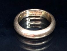 22ct Gold ring size approx J & 6.6g