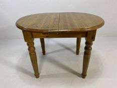Pine furniture, modern oval extending table on turned legs, approximately 79 x 41 x 76 cm (approx