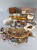 Costume jewellery, quantity of vintage costume jewellery to include, brooches, pendants,