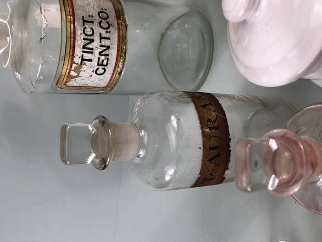 Apothecary Chemist, quantity of vintage glass chemist bottles and jars some with labels, 18 items in - Image 12 of 12