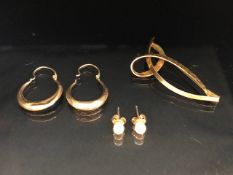 9ct Gold Brooch and two pairs of 9ct Gold earrings (all A/F) total weight approx 5.1g