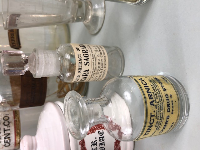 Apothecary Chemist, quantity of vintage glass chemist bottles and jars some with labels, 18 items in - Image 3 of 12