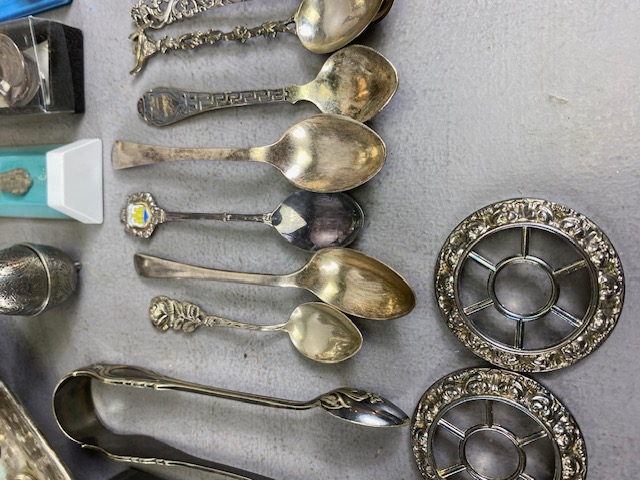 Silver plate, quantity of Antique and vintage Silver Plate to include collectors spoons, sweet - Image 4 of 12