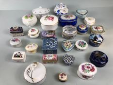 Collectables, a quantity of ceramic pill and trinket boxes of different designs approximately 25