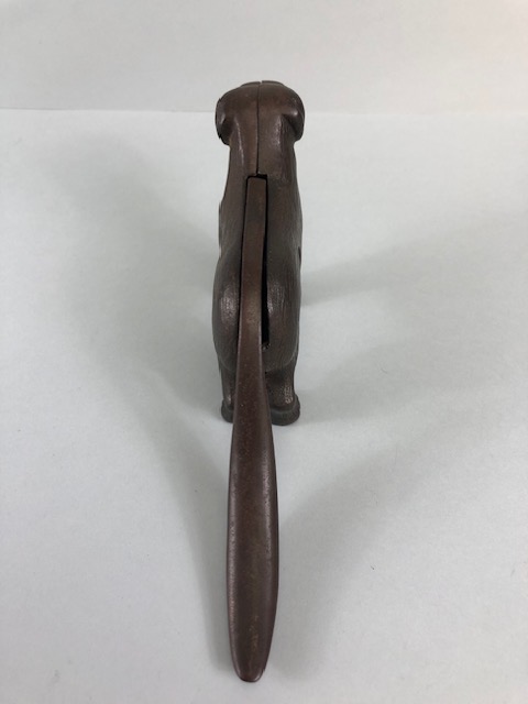 Antique cast Iron dog nut cracker, the tail leaver stamped Made in England along with an illegible - Bild 3 aus 7