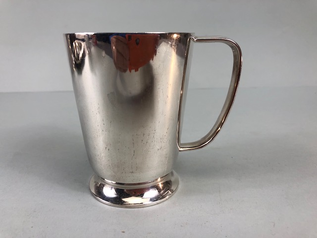 Silver Plate by Walker and Hall comprising of two slim line mugs approximately 9.5cm high, tankard - Image 16 of 17