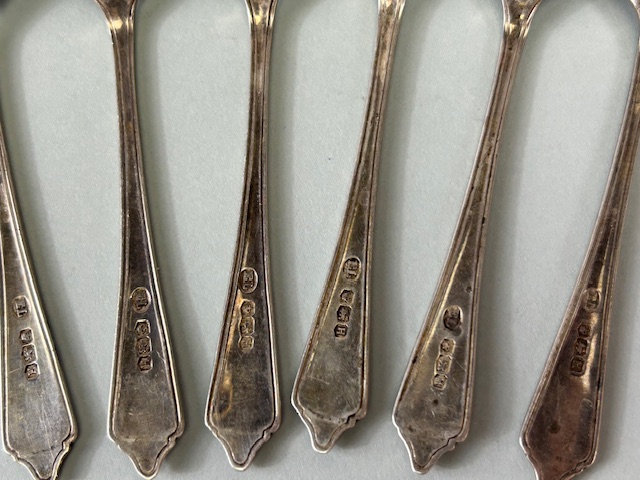 Set of six hallmarked silver spoons hallmarked for Sheffield by maker Eugene Leclere (total weight - Image 3 of 3