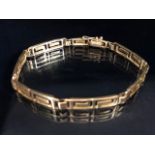 14ct Gold Bracelet in a contemporary style with good clasp and safety catch approx 18cm long and