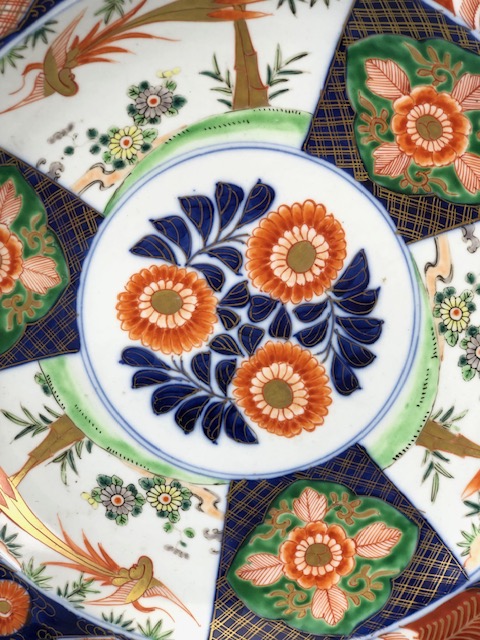 Oriental ceramics, three Japanese Imari chargers one with scallop edge and flower designs - Image 6 of 10