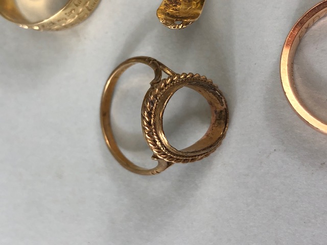 Collection of 9ct Gold items to include rings and some jewellery as found total weight approx 15.5g - Image 2 of 7