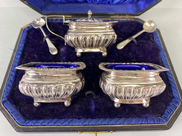 Silver Hallmarked Salts with Blue glass liners and a lidded mustard pot in presentation bod with - Image 2 of 10