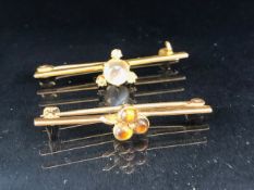 Gold Jewellery, 2 bar brooches in yellow gold one stamped 756 set with a round moonstone and 3