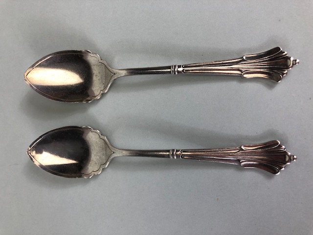 Pair of Edwardian Silver hallmarked and cased spoons, hallmarked for Sheffield 1905 by maker James - Image 3 of 11