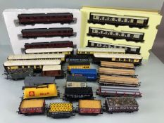Railway 00 gauge carriages and rolling stock, to include Hornby, Tri-ang, and other makes 28 items