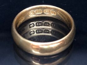 18ct Gold band size 'L' & approx 5.2g