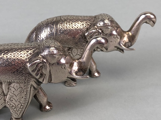 Pair of White metal possibly Indian Silver Elephants each approx 4cm tall and total weight 245g - Image 6 of 6