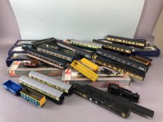 Railway, Train interest, quantity of OO gauge railway Engines, carriages and rolling stock mostly by