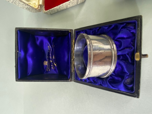 Collection of four boxed Silver hallmarked various styles of napkin rings (total weight 109g) - Image 3 of 10