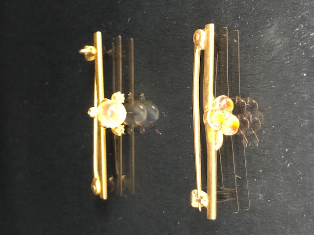 Gold Jewellery, 2 bar brooches in yellow gold one stamped 756 set with a round moonstone and 3 - Image 7 of 7