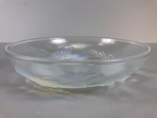 Art Deco opalescent glass bowl moulded with nesting birds, Circa 1930 signed EZAN France, - Image 3 of 7