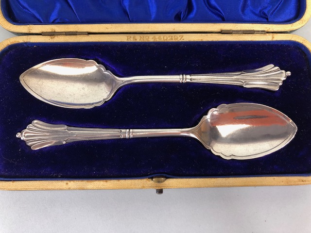 Pair of Edwardian Silver hallmarked and cased spoons, hallmarked for Sheffield 1905 by maker James - Image 2 of 11