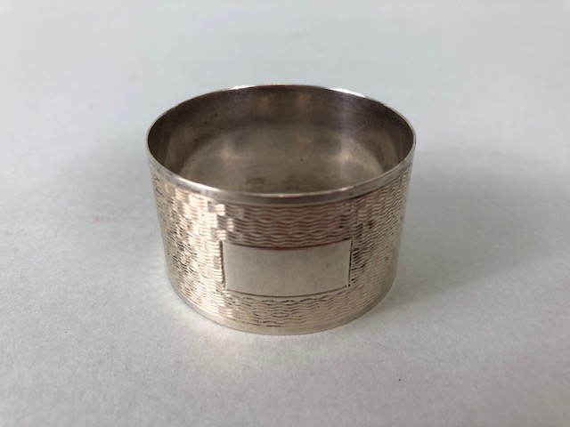 Silver hallmarked lined compact and two hallmarked silver napkin rings (total weight approx60g) - Image 4 of 8