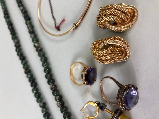 Collection of vintage jewellery to include gold plated bracelet, Art deco style earrings and three - Image 3 of 5