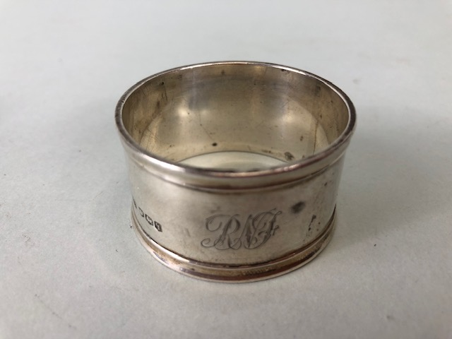 Hallmarked silver items to include four napkin rings (total weight approx 182g) - Image 5 of 8