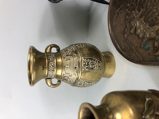 Oriental brass objects, to include 2 bronze Han lamps or censers, Chinese and Japanese vases, a - Image 3 of 7