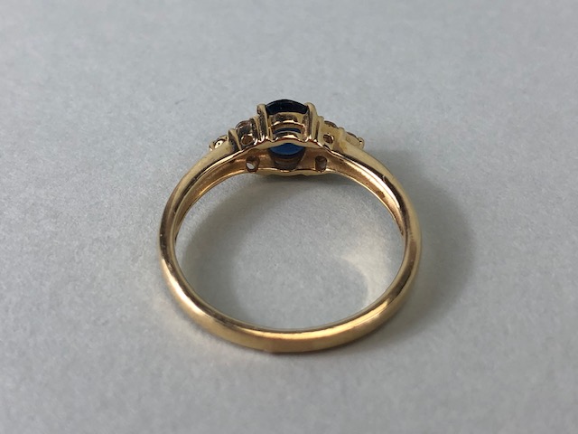 14ct yellow gold ring size 'L' with certificate set with a Blue Sapphire - Image 3 of 5