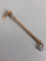 15ct Gold brooch in the form of a Horse riding Crop approx 60mm in length and total weight approx