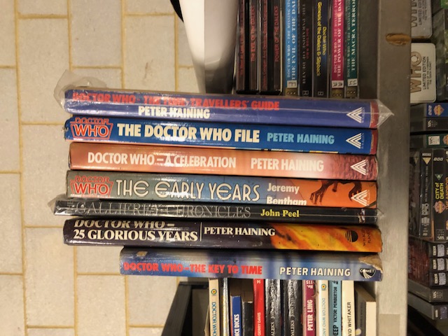 Dr WHO, Si-Fi Interest, collection of Dr Who memorabilia to include Scripts, Novels, Reference - Image 16 of 28