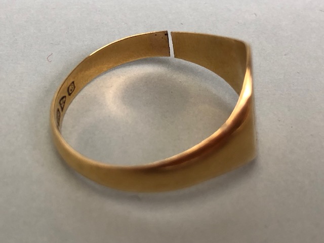 18ct Gold signet ring (as found) total weight approx 4.4g - Image 2 of 2