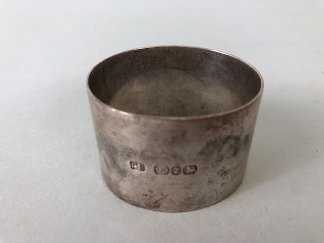 Hallmarked silver items to include four napkin rings (total weight approx 182g) - Image 4 of 8