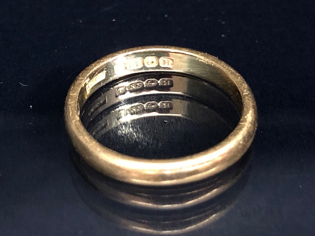22ct Gold band size approx 'K' and 3.9g