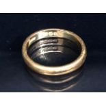 22ct Gold band size approx 'K' and 3.9g